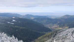 Dieses Bild zeigt eine Webcam-Aufnahme vom Achertal, aufgenommen am Donnerstag, den 27.11.2025 um 11:30 Uhr. Die Temperatur betrug -0.4°C.