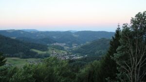 Dieses Bild zeigt eine Webcam-Aufnahme vom Achertal, aufgenommen am Sonntag, den 12.07.2026 um 05:40 Uhr. Die Temperatur betrug 18.7°C.