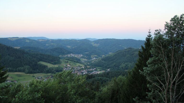 Dieses Bild zeigt eine Webcam-Aufnahme vom Achertal, aufgenommen am Sonntag, den 12.07.2026 um 05:40 Uhr. Die Temperatur betrug 18.7°C.