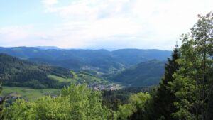Dieses Bild zeigt eine Webcam-Aufnahme vom Achertal, aufgenommen am Freitag, den 15.05.2026 um 18:40 Uhr. Die Temperatur betrug 11.8°C.