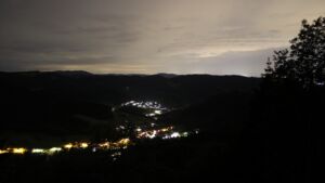 Dieses Bild zeigt eine Webcam-Aufnahme vom Achertal, aufgenommen am Mittwoch, den 10.06.2026 um 03:10 Uhr. Die Temperatur betrug 9.8°C.