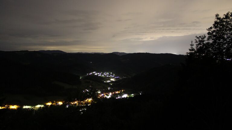 Dieses Bild zeigt eine Webcam-Aufnahme vom Achertal, aufgenommen am Mittwoch, den 10.06.2026 um 03:10 Uhr. Die Temperatur betrug 9.8°C.
