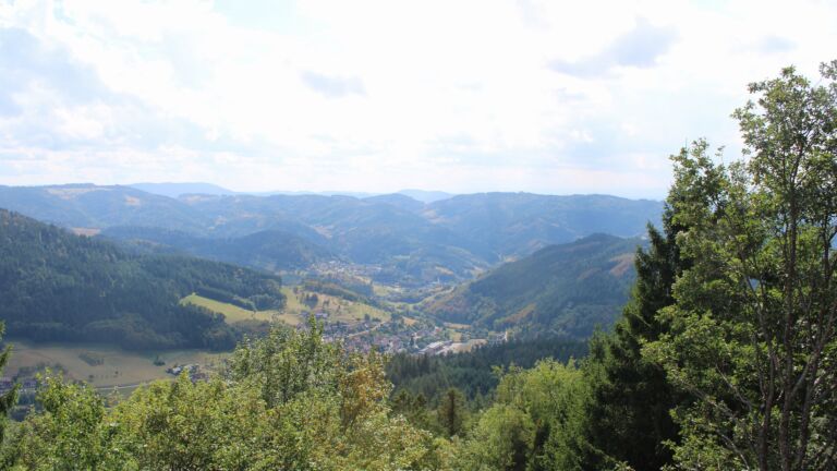 Dieses Bild zeigt eine Webcam-Aufnahme vom Achertal, aufgenommen am Samstag, den 22.08.2026 um 15:30 Uhr. Die Temperatur betrug 18.1°C.