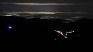 Dieses Bild zeigt eine Webcam-Aufnahme vom Achertal, aufgenommen am Mittwoch, den 17.12.2025 um 00:00 Uhr. Die Temperatur betrug 5.6°C.