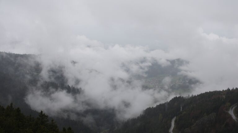 Dieses Bild zeigt eine Webcam-Aufnahme vom Achertal, aufgenommen am Sonntag, den 12.04.2026 um 15:00 Uhr. Die Temperatur betrug 2.8°C.