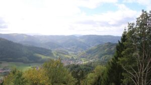 Dieses Bild zeigt eine Webcam-Aufnahme vom Achertal, aufgenommen am Donnerstag, den 22.10.2026 um 13:50 Uhr. Die Temperatur betrug 8.3°C.