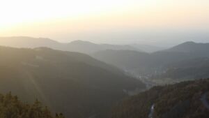 Dieses Bild zeigt eine Webcam-Aufnahme vom Achertal, aufgenommen am Donnerstag, den 26.02.2026 um 17:40 Uhr. Die Temperatur betrug 11.5°C.