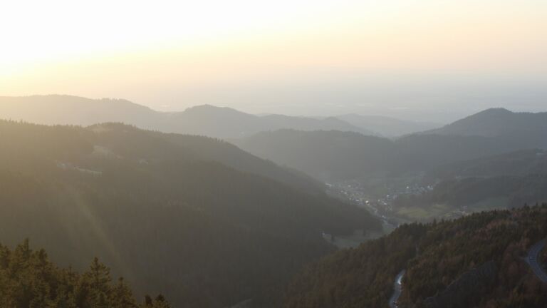 Dieses Bild zeigt eine Webcam-Aufnahme vom Achertal, aufgenommen am Donnerstag, den 26.02.2026 um 17:40 Uhr. Die Temperatur betrug 11.5°C.