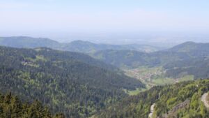 Dieses Bild zeigt eine Webcam-Aufnahme vom Achertal, aufgenommen am Mittwoch, den 29.04.2026 um 13:20 Uhr. Die Temperatur betrug 12.2°C.