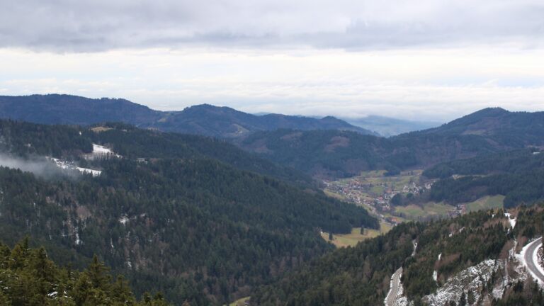 Dieses Bild zeigt eine Webcam-Aufnahme vom Achertal, aufgenommen am Donnerstag, den 19.02.2026 um 13:40 Uhr. Die Temperatur betrug 3.6°C.