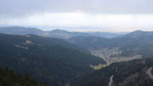 Dieses Bild zeigt eine Webcam-Aufnahme vom Achertal, aufgenommen am Sonntag, den 01.03.2026 um 08:50 Uhr. Die Temperatur betrug 3.3°C.