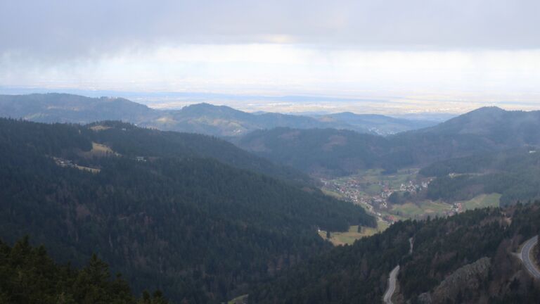 Dieses Bild zeigt eine Webcam-Aufnahme vom Achertal, aufgenommen am Sonntag, den 01.03.2026 um 08:50 Uhr. Die Temperatur betrug 3.3°C.