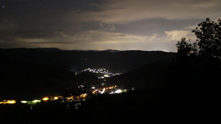 Dieses Bild zeigt eine Webcam-Aufnahme vom Achertal, aufgenommen am Donnerstag, den 17.09.2026 um 01:30 Uhr. Die Temperatur betrug 12.1°C.