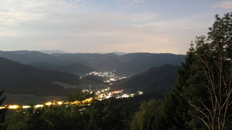 Dieses Bild zeigt eine Webcam-Aufnahme vom Achertal, aufgenommen am Montag, den 29.06.2026 um 23:40 Uhr. Die Temperatur betrug 20.2°C.
