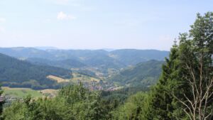 Dieses Bild zeigt eine Webcam-Aufnahme vom Achertal, aufgenommen am Freitag, den 26.06.2026 um 12:30 Uhr. Die Temperatur betrug 32.6°C.