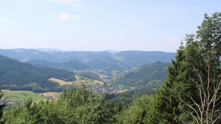 Dieses Bild zeigt eine Webcam-Aufnahme vom Achertal, aufgenommen am Freitag, den 26.06.2026 um 12:30 Uhr. Die Temperatur betrug 32.6°C.