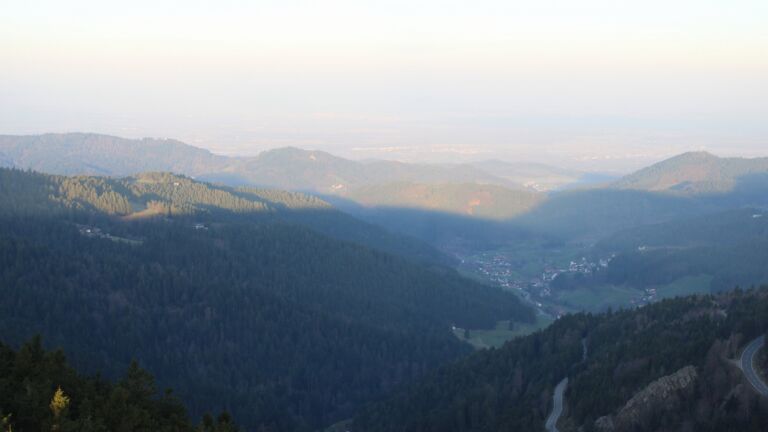 Dieses Bild zeigt eine Webcam-Aufnahme vom Achertal, aufgenommen am Freitag, den 20.03.2026 um 07:10 Uhr. Die Temperatur betrug 2.6°C.