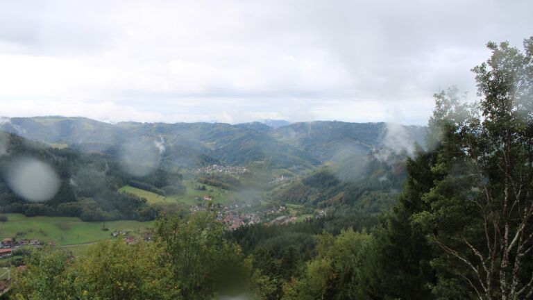Dieses Bild zeigt eine Webcam-Aufnahme vom Achertal, aufgenommen am Samstag, den 10.10.2026 um 11:30 Uhr. Die Temperatur betrug 8°C.