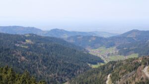 Dieses Bild zeigt eine Webcam-Aufnahme vom Achertal, aufgenommen am Samstag, den 11.04.2026 um 13:50 Uhr. Die Temperatur betrug 16.8°C.