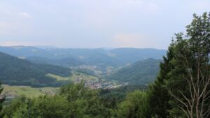 Dieses Bild zeigt eine Webcam-Aufnahme vom Achertal, aufgenommen am Samstag, den 18.07.2026 um 13:30 Uhr. Die Temperatur betrug 23.2°C.