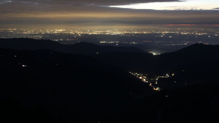 Dieses Bild zeigt eine Webcam-Aufnahme vom Achertal, aufgenommen am Donnerstag, den 09.10.2025 um 19:50 Uhr. Die Temperatur betrug 8.8°C.