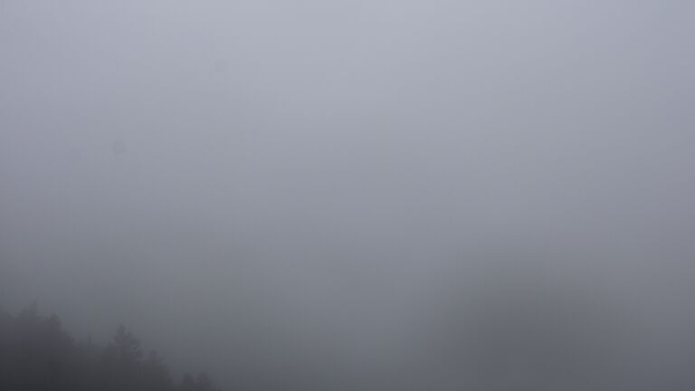 Dieses Bild zeigt eine Webcam-Aufnahme vom Achertal, aufgenommen am Sonntag, den 07.12.2025 um 13:30 Uhr. Die Temperatur betrug 4.8°C.