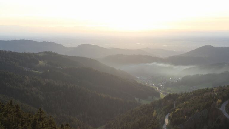 Dieses Bild zeigt eine Webcam-Aufnahme vom Achertal, aufgenommen am Donnerstag, den 09.04.2026 um 19:40 Uhr. Die Temperatur betrug 14.2°C.