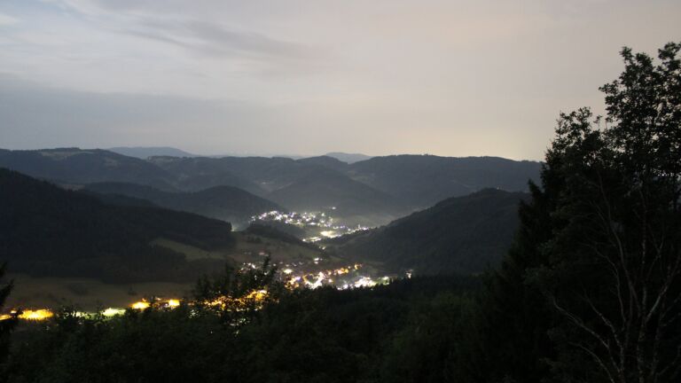 Dieses Bild zeigt eine Webcam-Aufnahme vom Achertal, aufgenommen am Samstag, den 01.08.2026 um 00:30 Uhr. Die Temperatur betrug 19°C.