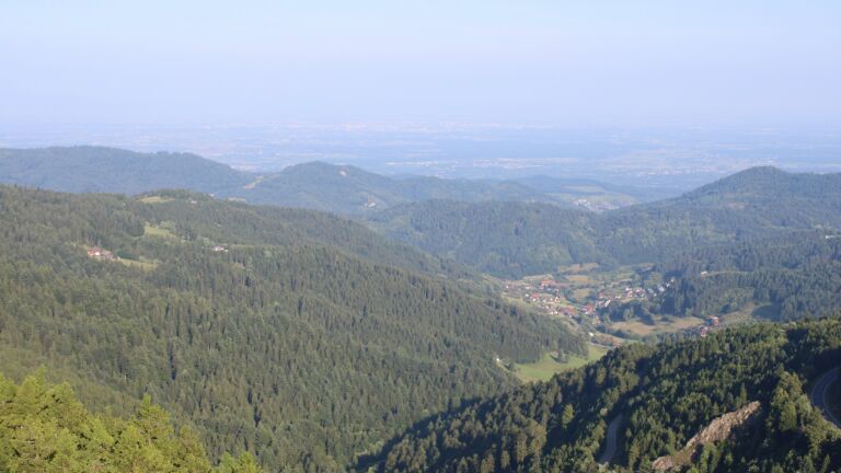 Dieses Bild zeigt eine Webcam-Aufnahme vom Achertal, aufgenommen am Donnerstag, den 12.06.2025 um 07:40 Uhr. Die Temperatur betrug 15.3°C.