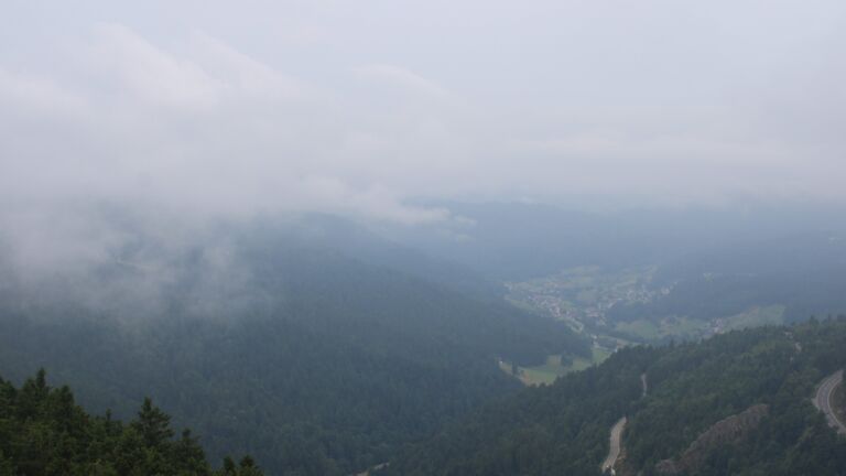 Dieses Bild zeigt eine Webcam-Aufnahme vom Achertal, aufgenommen am Samstag, den 26.07.2025 um 09:30 Uhr. Die Temperatur betrug 15.6°C.