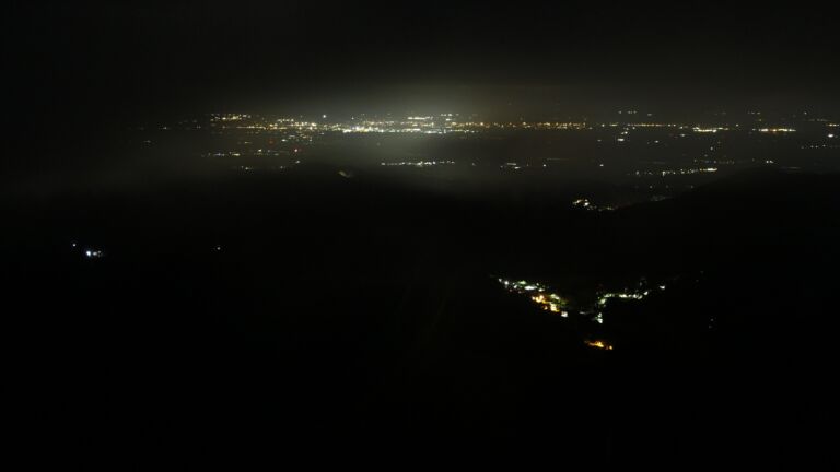 Dieses Bild zeigt eine Webcam-Aufnahme vom Achertal, aufgenommen am Montag, den 15.09.2025 um 03:30 Uhr. Die Temperatur betrug 13.2°C.