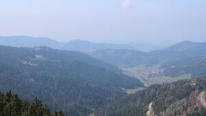 Dieses Bild zeigt eine Webcam-Aufnahme vom Achertal, aufgenommen am Sonntag, den 22.03.2026 um 12:30 Uhr. Die Temperatur betrug 5.6°C.