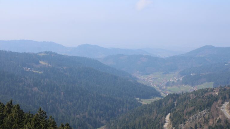 Dieses Bild zeigt eine Webcam-Aufnahme vom Achertal, aufgenommen am Sonntag, den 22.03.2026 um 12:30 Uhr. Die Temperatur betrug 5.6°C.