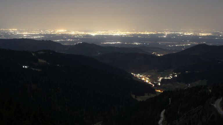 Dieses Bild zeigt eine Webcam-Aufnahme vom Achertal, aufgenommen am Freitag, den 27.02.2026 um 22:30 Uhr. Die Temperatur betrug 12.4°C.