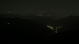 Dieses Bild zeigt eine Webcam-Aufnahme vom Achertal, aufgenommen am Freitag, den 10.04.2026 um 04:30 Uhr. Die Temperatur betrug 6.9°C.