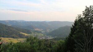 Dieses Bild zeigt eine Webcam-Aufnahme vom Achertal, aufgenommen am Dienstag, den 14.07.2026 um 20:40 Uhr. Die Temperatur betrug 27.1°C.