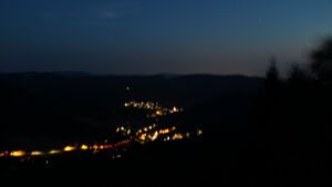 Dieses Bild zeigt eine Webcam-Aufnahme vom Achertal, aufgenommen am Sonntag, den 02.08.2026 um 22:10 Uhr. Die Temperatur betrug 25.1°C.