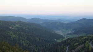 Dieses Bild zeigt eine Webcam-Aufnahme vom Achertal, aufgenommen am Montag, den 27.04.2026 um 06:30 Uhr. Die Temperatur betrug 11.2°C.