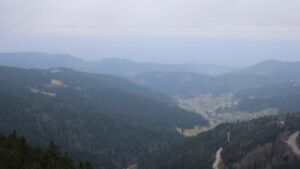 Dieses Bild zeigt eine Webcam-Aufnahme vom Achertal, aufgenommen am Samstag, den 28.02.2026 um 13:20 Uhr. Die Temperatur betrug 5.6°C.