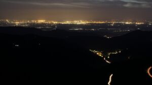 Dieses Bild zeigt eine Webcam-Aufnahme vom Achertal, aufgenommen am Samstag, den 02.05.2026 um 22:00 Uhr. Die Temperatur betrug 17.1°C.