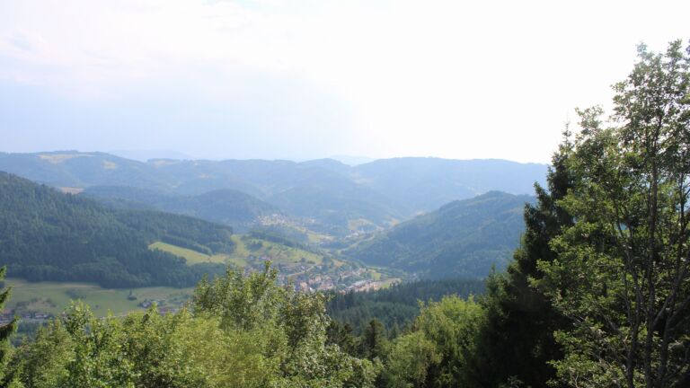Dieses Bild zeigt eine Webcam-Aufnahme vom Achertal, aufgenommen am Samstag, den 18.07.2026 um 17:30 Uhr. Die Temperatur betrug 25.9°C.