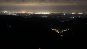 Dieses Bild zeigt eine Webcam-Aufnahme vom Achertal, aufgenommen am Sonntag, den 19.04.2026 um 00:00 Uhr. Die Temperatur betrug 11.6°C.