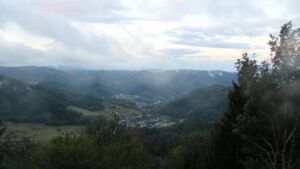 Dieses Bild zeigt eine Webcam-Aufnahme vom Achertal, aufgenommen am Montag, den 31.08.2026 um 06:50 Uhr. Die Temperatur betrug 13.5°C.