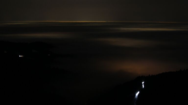 Dieses Bild zeigt eine Webcam-Aufnahme vom Achertal, aufgenommen am Sonntag, den 18.01.2026 um 19:30 Uhr. Die Temperatur betrug 7.7°C.