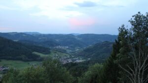 Dieses Bild zeigt eine Webcam-Aufnahme vom Achertal, aufgenommen am Freitag, den 18.09.2026 um 07:10 Uhr. Die Temperatur betrug 12.2°C.