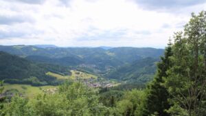 Dieses Bild zeigt eine Webcam-Aufnahme vom Achertal, aufgenommen am Dienstag, den 09.06.2026 um 15:30 Uhr. Die Temperatur betrug 15.6°C.