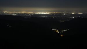 Dieses Bild zeigt eine Webcam-Aufnahme vom Achertal, aufgenommen am Mittwoch, den 15.10.2025 um 02:30 Uhr. Die Temperatur betrug 5.5°C.