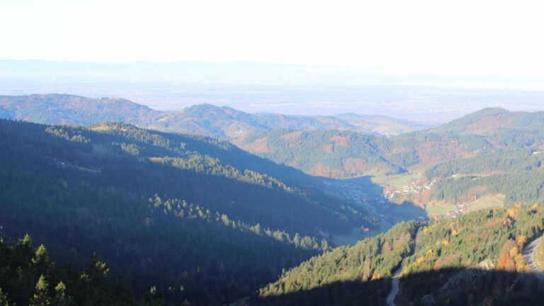 Dieses Bild zeigt eine Webcam-Aufnahme vom Achertal, aufgenommen am Dienstag, den 04.11.2025 um 09:00 Uhr. Die Temperatur betrug 9.8°C.