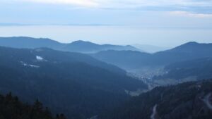 Dieses Bild zeigt eine Webcam-Aufnahme vom Achertal, aufgenommen am Donnerstag, den 05.02.2026 um 17:40 Uhr. Die Temperatur betrug 3.7°C.