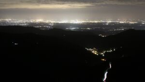 Dieses Bild zeigt eine Webcam-Aufnahme vom Achertal, aufgenommen am Dienstag, den 16.09.2025 um 21:30 Uhr. Die Temperatur betrug 8.2°C.